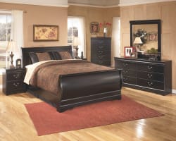 Huey Vineyard - Black - 5 Pc. - Dresser, Mirror, Full Sleigh Bed