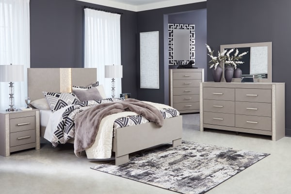 Surancha - Gray - 7 Pc. - Dresser, Mirror, Queen Panel Bed, 2 Nightstands