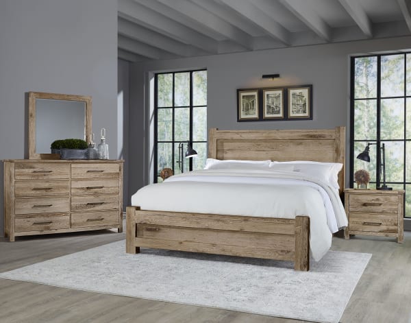 Dovetail King Dovetail Poster Bed with Poster Footboard Finish - Sun Bleached White