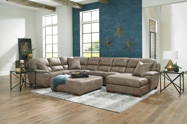 Royce - 3 Piece Sectional With Cocktail Ottoman (RSF Chaise)