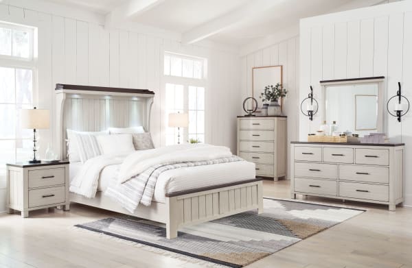Darborn - Gray / Brown - 7 Pc. - Dresser, Mirror, Queen Panel Bed, 2 Nightstands