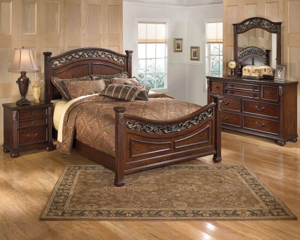Leahlyn - Warm Brown - 6 Pc. - Dresser, Mirror, Queen Panel Bed, Nightstand