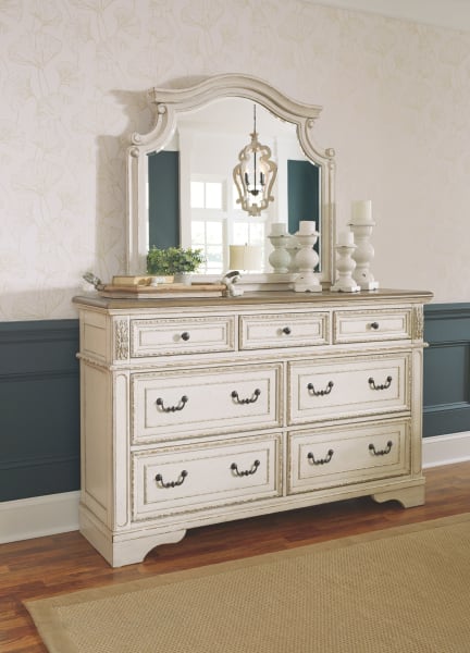 Realyn - Two-tone - Dresser, Mirror - 7-drawer