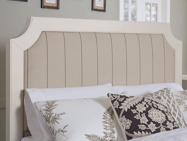 Bungalow King Uph Storage Bed Finish Shown - Lattice (Soft White)