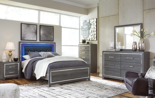 Lodanna - 6 Pc. - Dresser, Mirror, Chest, Queen Panel Bed - Gray