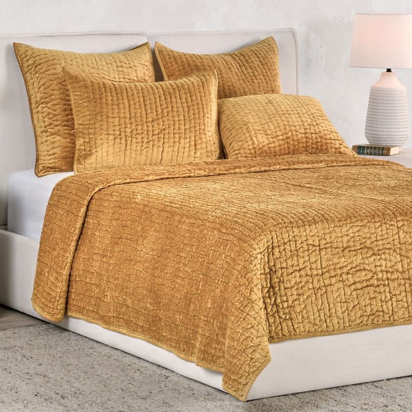 Bari - Queen Velvet Quilt - Honey Gold