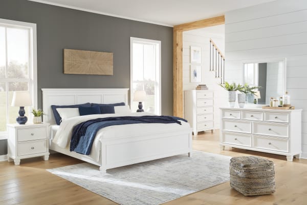 Fortman - 8 Pc. - Dresser, Mirror, Chest, King Panel Bed, 2 Nightstands - White