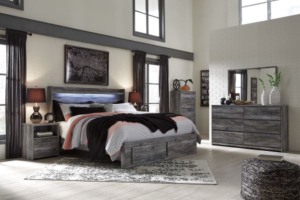 Baystorm - Gray - 7 Pc. - Dresser, Mirror, Chest, King Panel Bed with 2 Storage Drawers