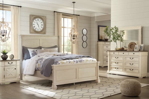 Bolanburg - Antique White / Brown - 7 Pc. - Dresser, Mirror, King Louvered Bed, 2 Nightstands
