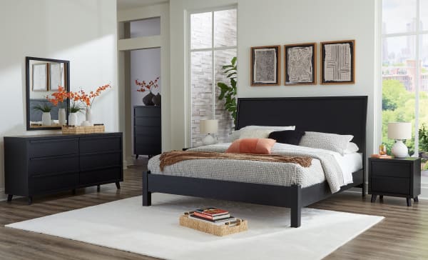 Danziar - Black - 6 Pc. - Dresser, Mirror, Chest, King Panel Bed With Low Footboard