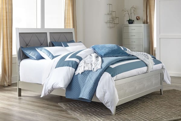 Olivet - Silver - 3 Pc. - Chest, Queen Panel Bed