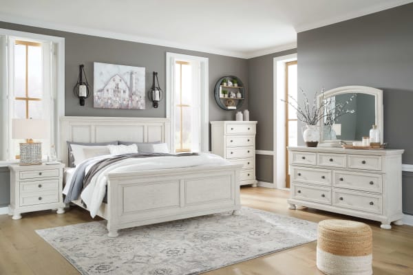 Robbinsdale - Antique White - 8 Pc. - Dresser, Mirror, Chest, California King Panel Bed, 2 Nightstands