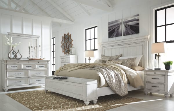 Kanwyn - Whitewash - 5 Pc. - Dresser, Mirror, Queen Panel Bed with Storage Bench