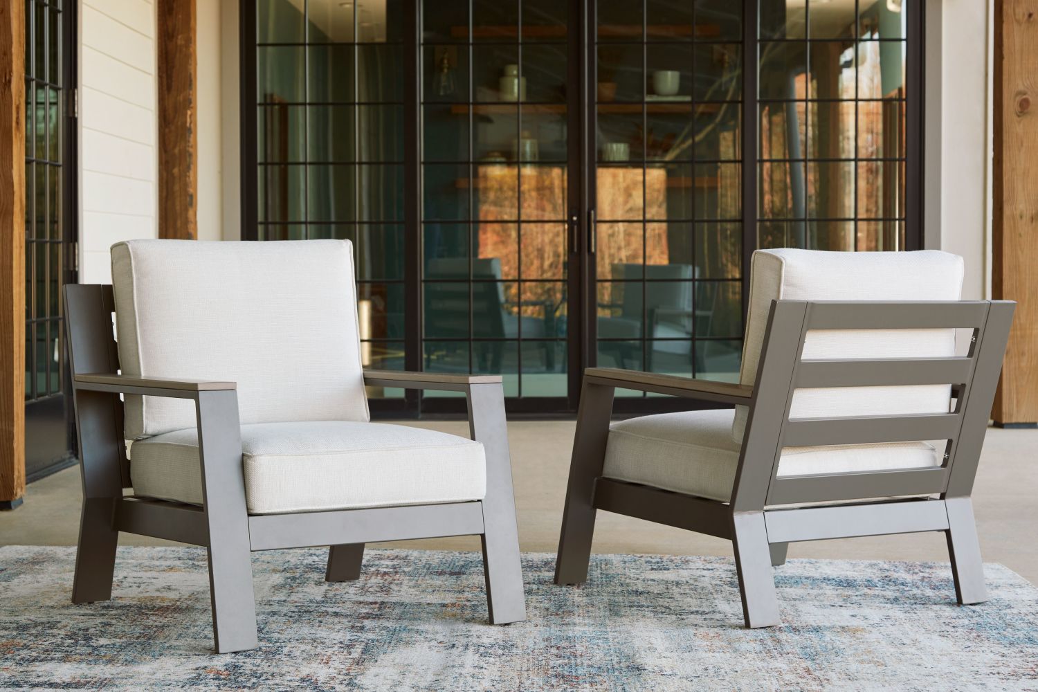 Tropicava – Taupe / White – Lounge Chair W/Cushion P514-820