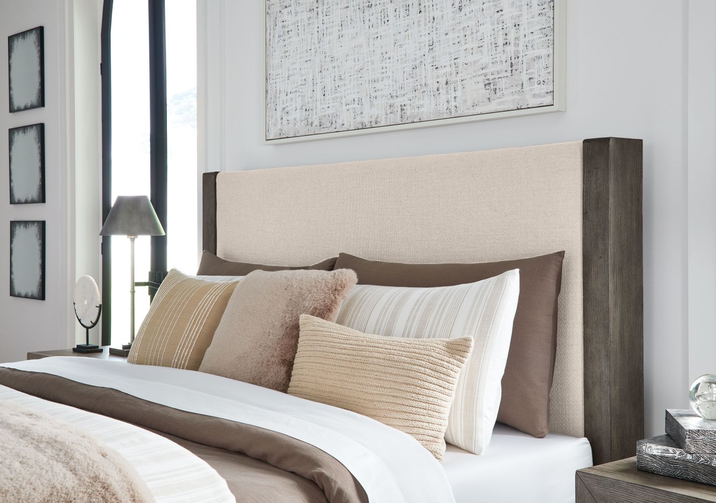 Anibecca – Weathered Gray – Queen Upholstered Bed B970/57/54