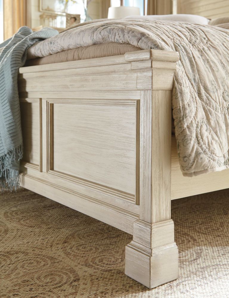 Bolanburg – Antique White / Brown – 8 Pc. – Dresser, Mirror, Chest, Queen Louvered Bed, 2 Nightstands B647/131/36/146/77/54/96/191(2)