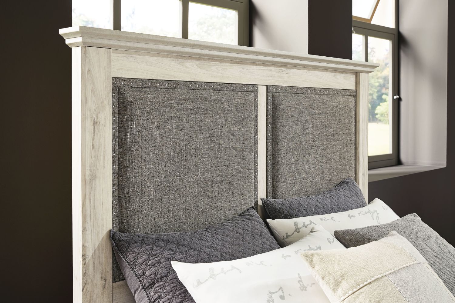 Cambeck – Whitewash – Queen Upholstered Panel Bed B192/157/54/96