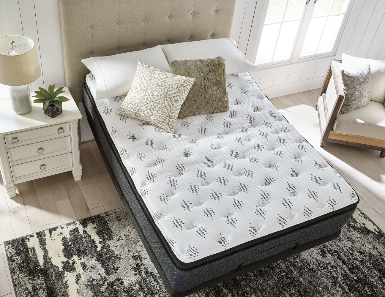 Ultra Luxury – White – California King Mattress – Euro Top M57251