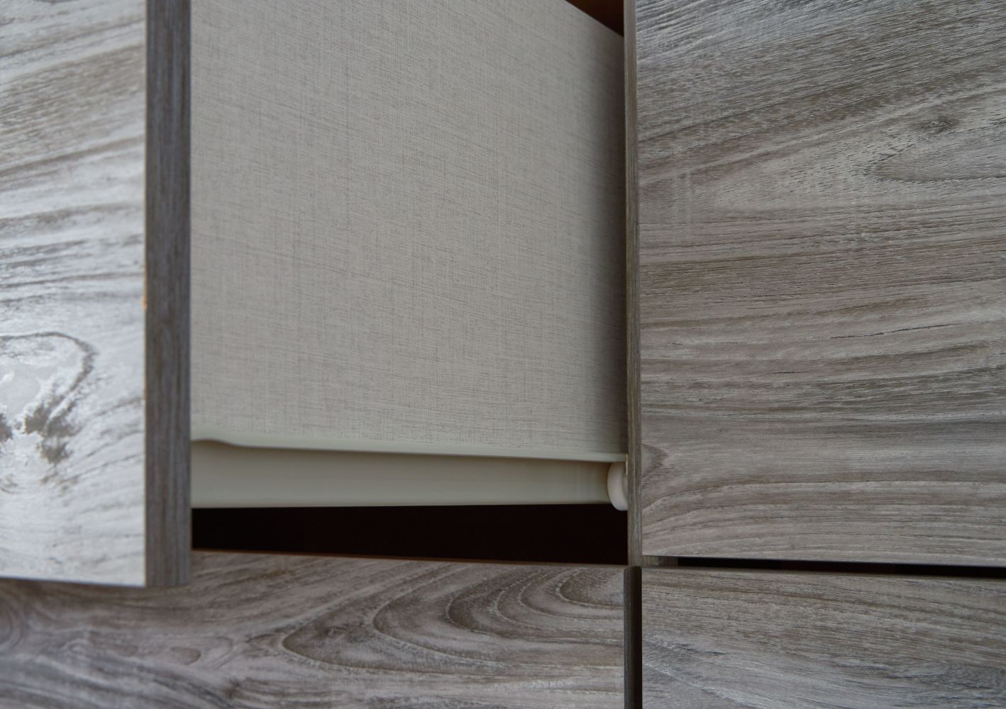 Bronyan – Dark Gray – Dresser And Mirror B1290B1