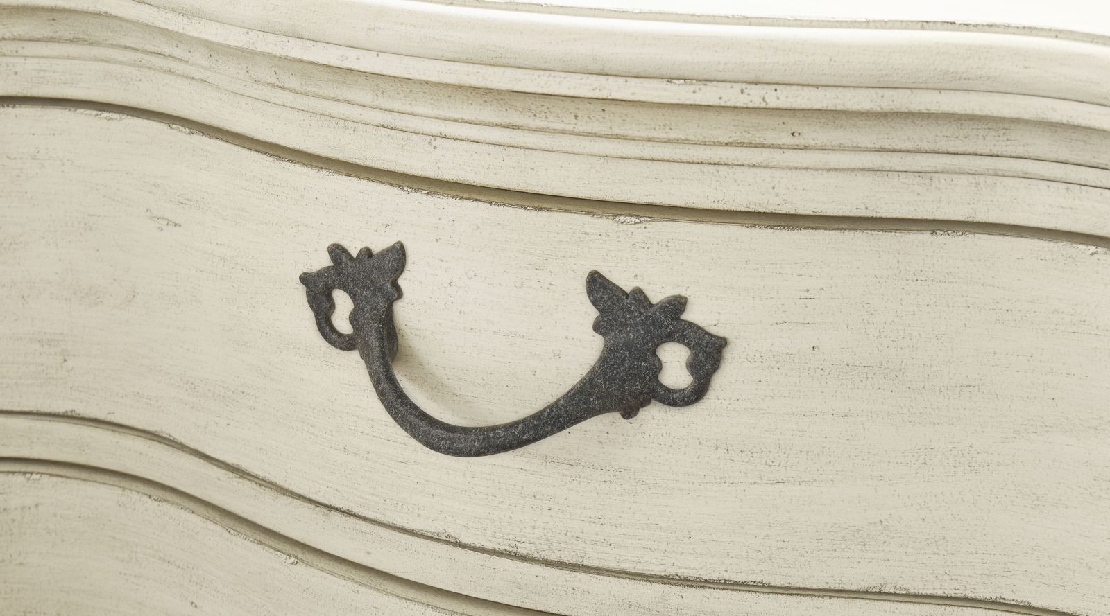 Arlendyne – Antique White – Dresser B980-31