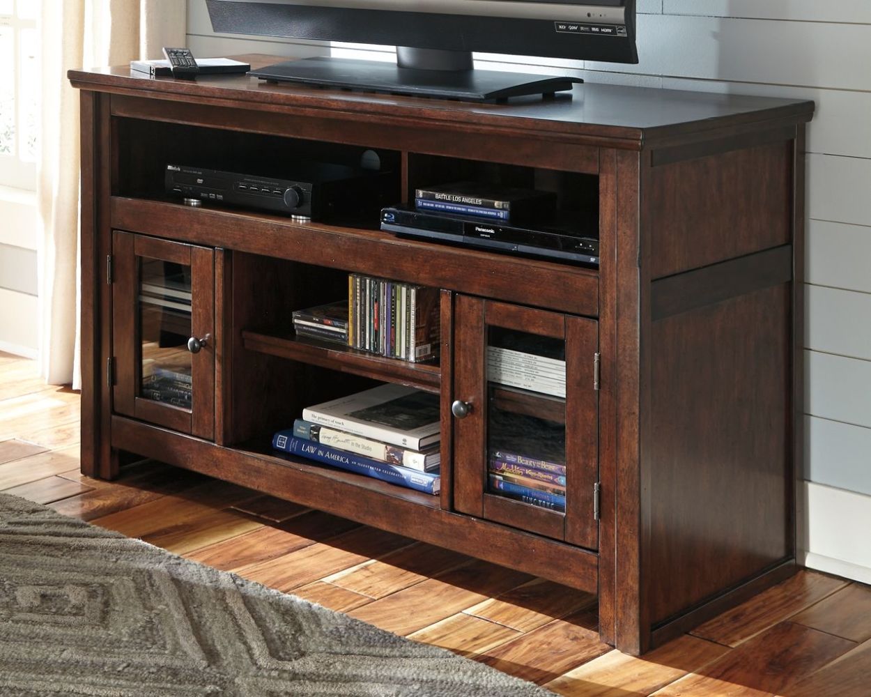 Harpan – Reddish Brown – Medium TV Stand W797-28