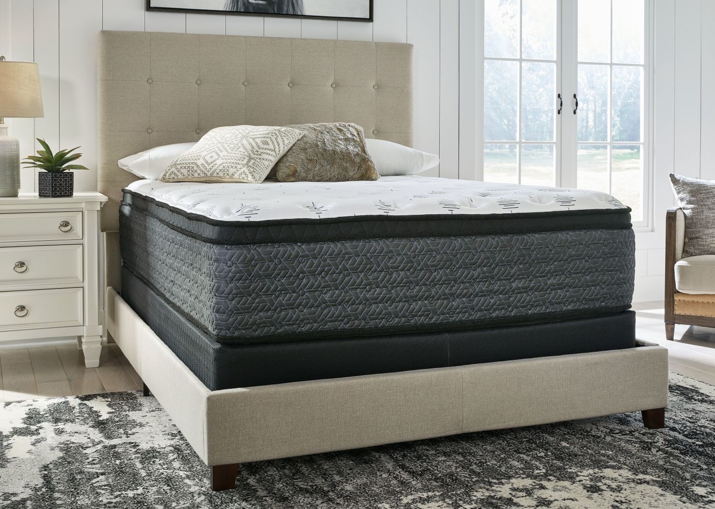 Ultra Luxury – White – California King Mattress – Euro Top M57251