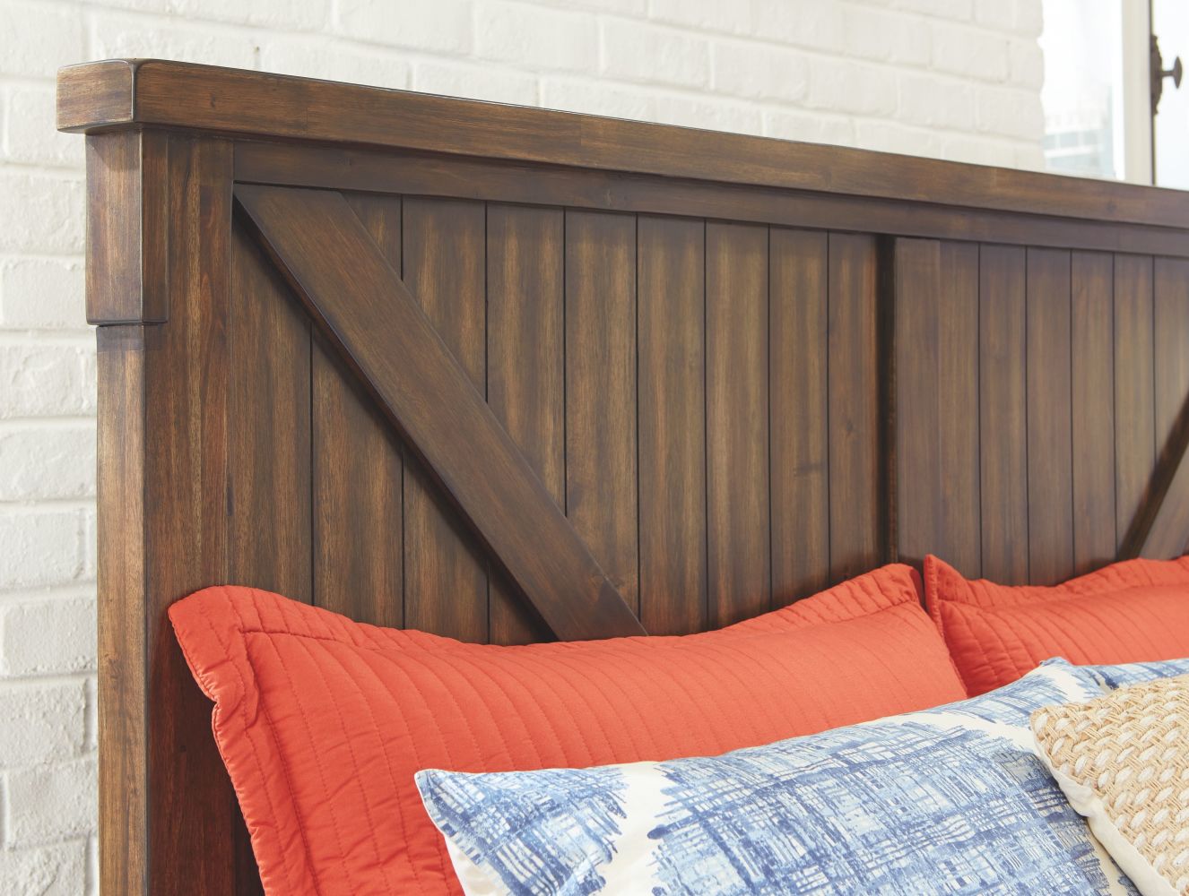 Lakeleigh – Brown – Queen Upholstered Bed B718/157/154/96