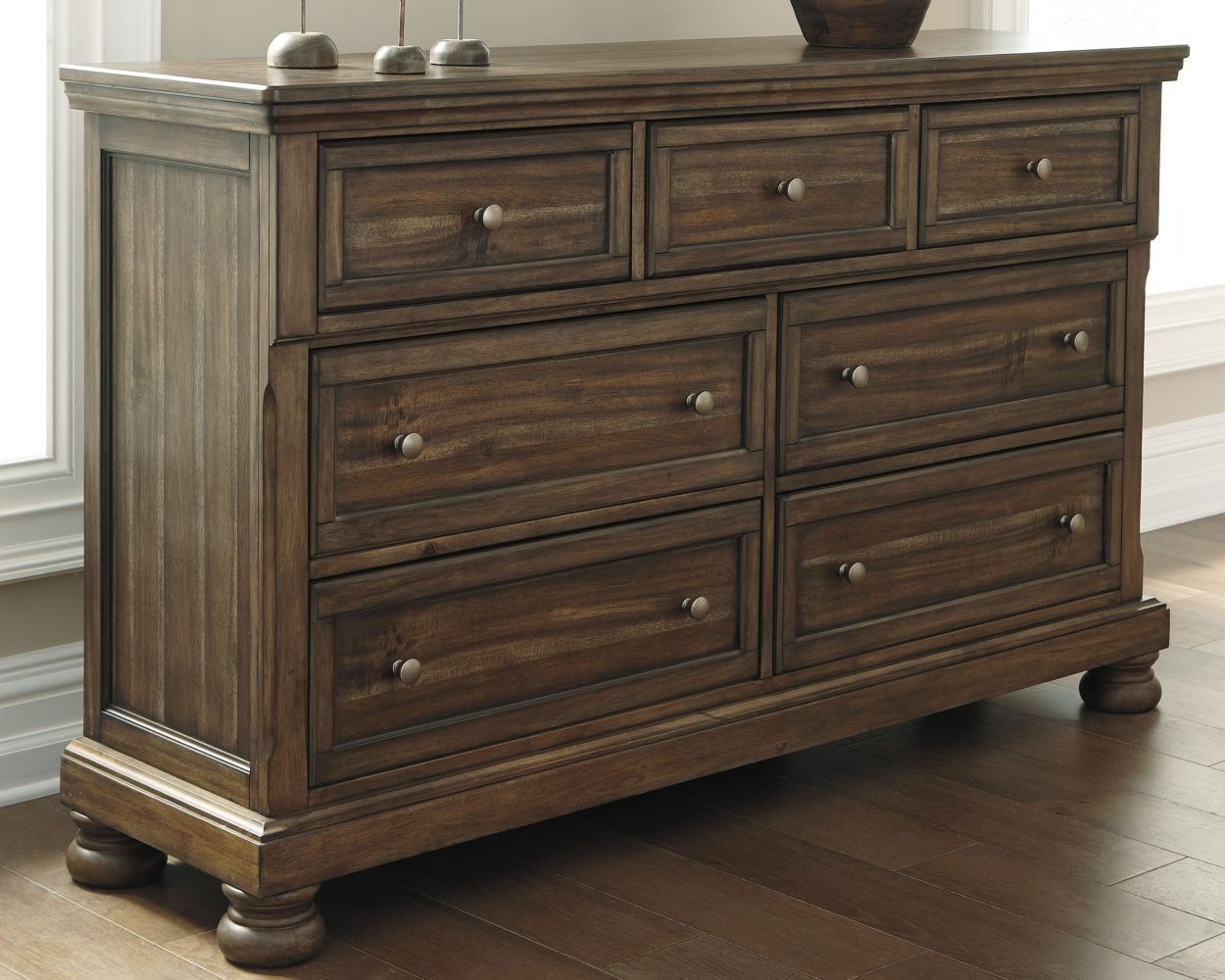 Flynnter – Medium Brown – 6 Pc. – Dresser, Mirror, Queen Panel Bed, Nightstand B719/31/36/57/54/96/92
