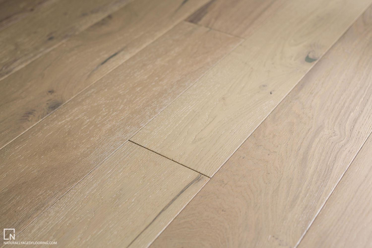 Naturally Aged Flooring Wirebrushed Series White Mist NA-WM-7.5