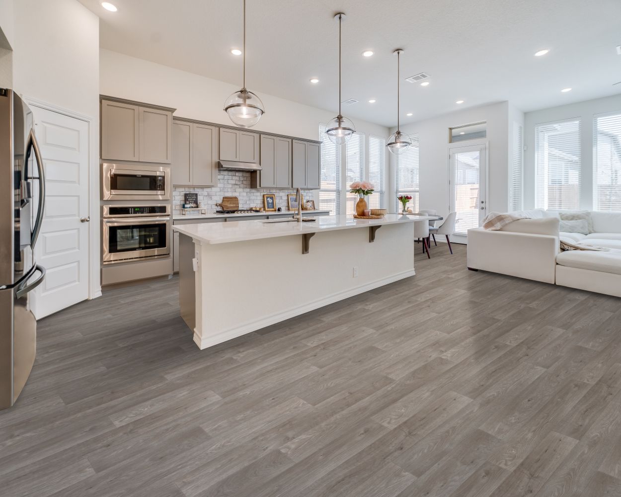 IVC Curated Space Dovetail DCS70-592