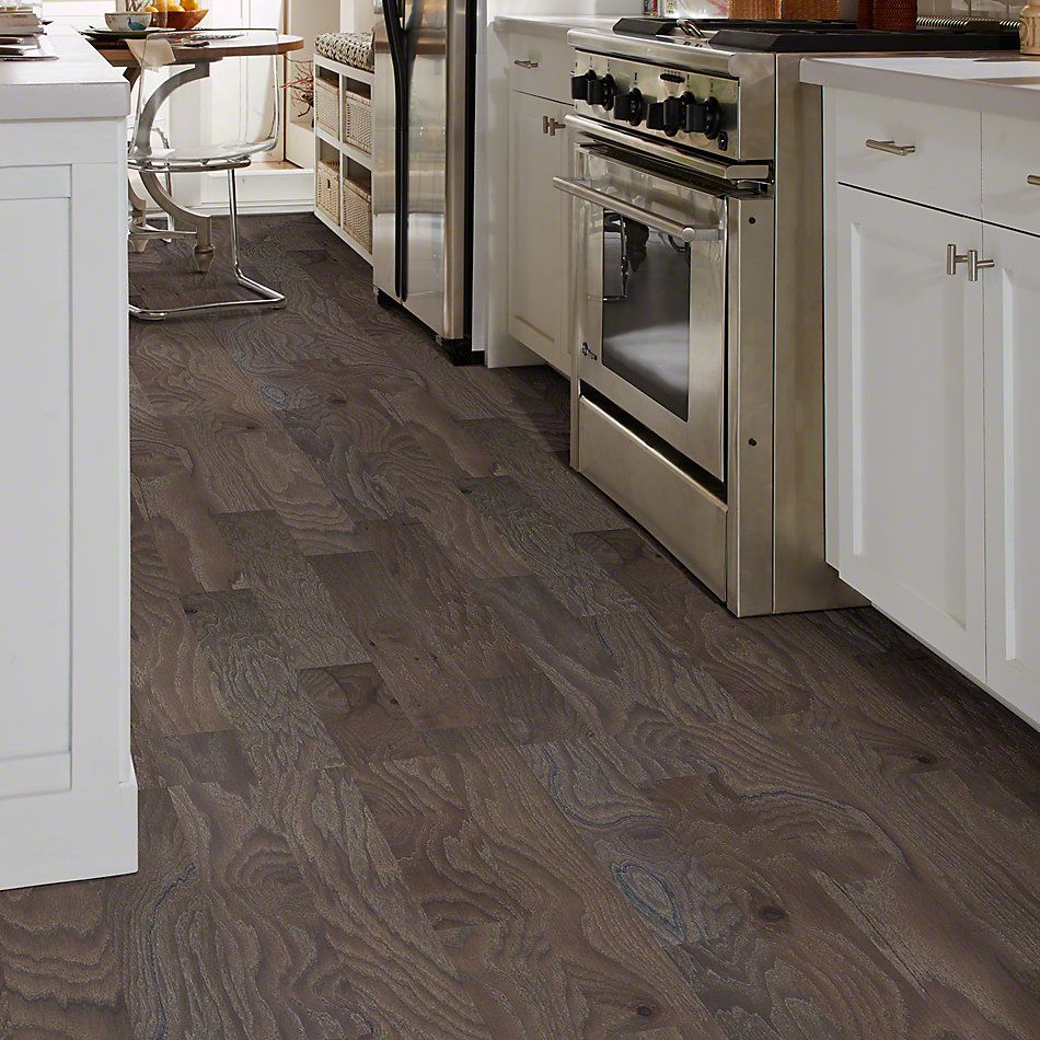 Shaw Floors Shaw Hardwoods Compete Peppercorn 05003_SMW02