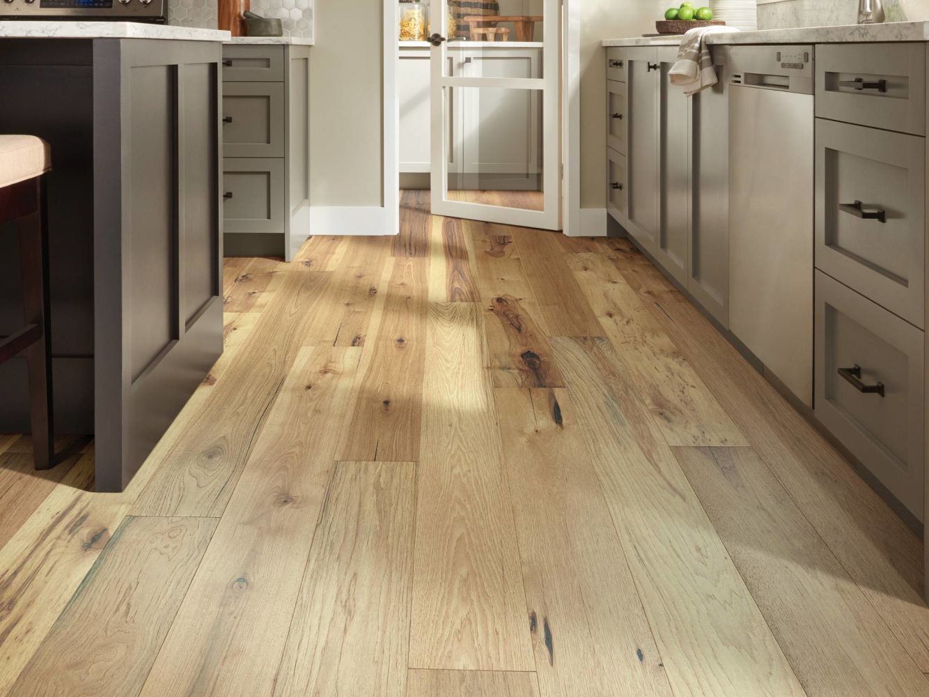 Shaw Floors Carpetland – Waterproof Hardwood Eminence Natural Hickory 02042_CH919