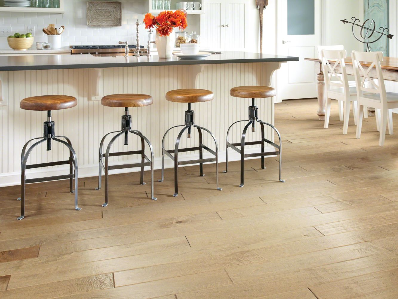Shaw Floors Home Fn Gold Hardwood Mackenzie Maple 2 -5″ Gold Dust 01001_HW604