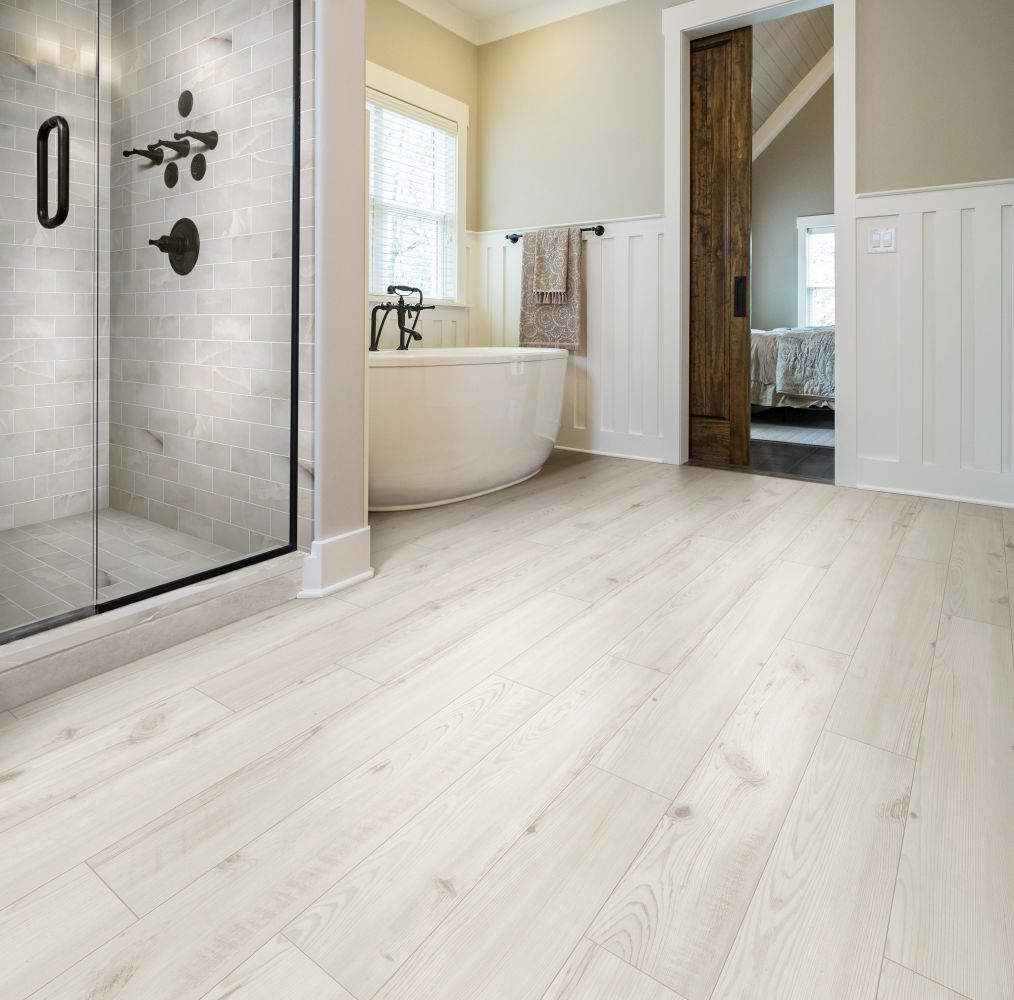 Shaw Builder Flooring Clayton Homes Parker Plank Jackson Pine 01040_C335Y