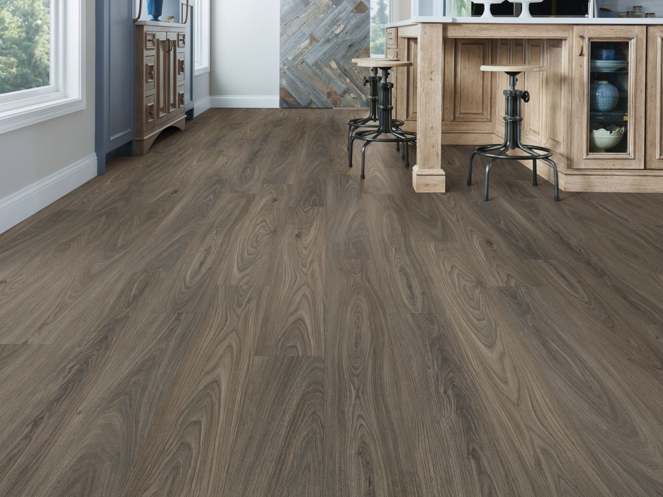 Shaw Builder Flooring Clayton Homes Augusta Dark Elm 00915_C172Y